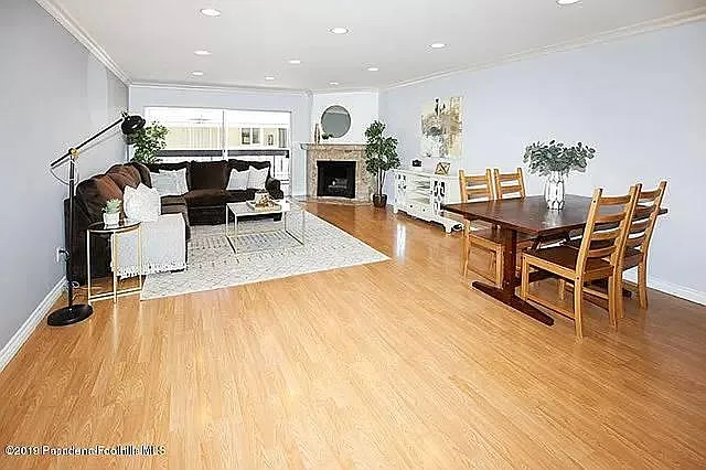 1236 N Columbus Ave — Photo 1
