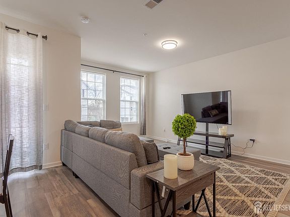 5th image of 227 Park Ln