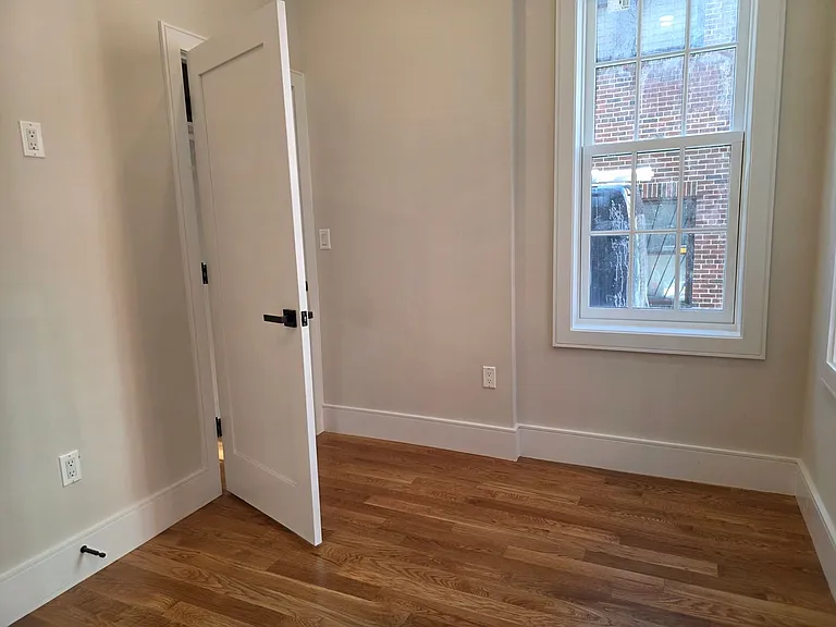 18D Winchester St #2D — Photo 4