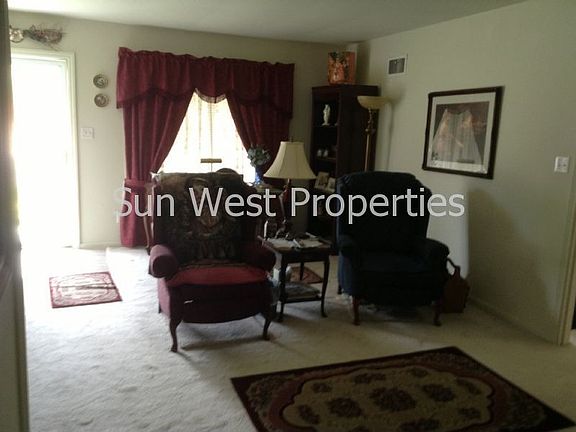 3rd image of 929 E Crestview Dr