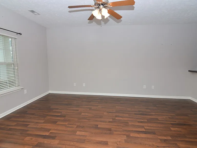 2455 New Holland Cir — Photo 2