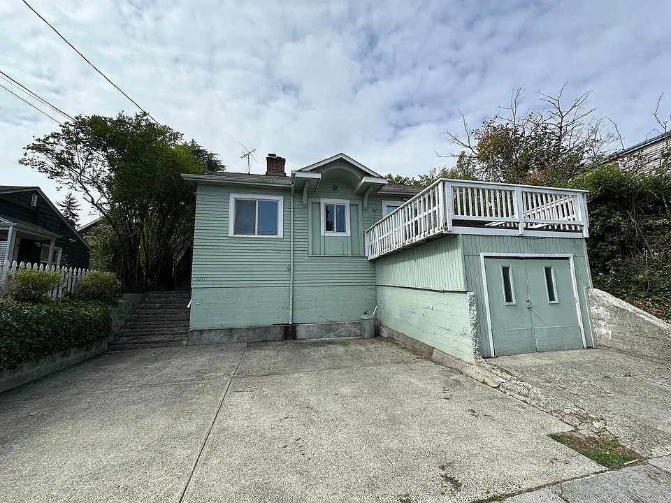 6247 35th Ave NE