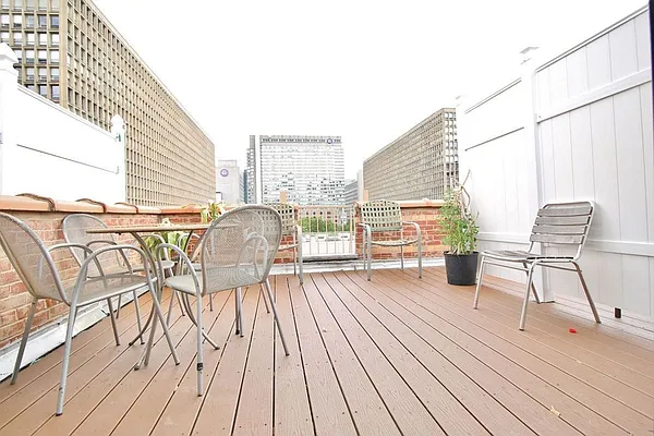 Rented by Mossanen Group | media 24