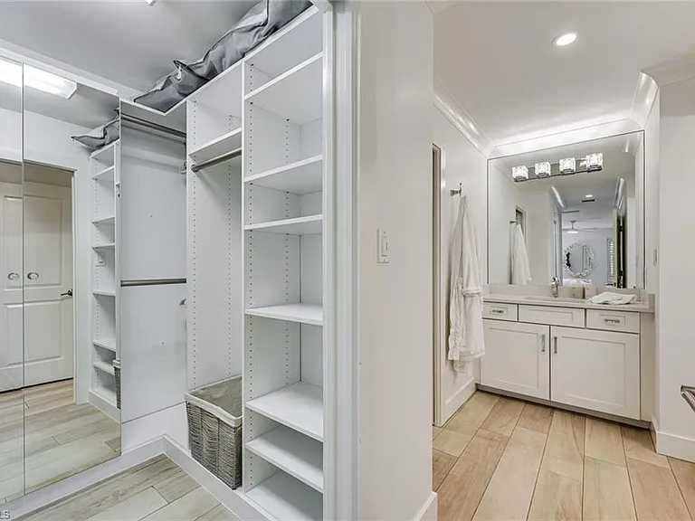 225 5th Ave S #104 — Photo 17