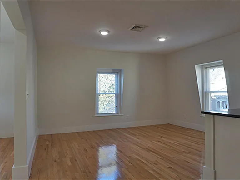 2 Osgood St — Photo 10