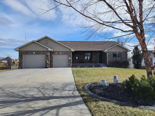 740 Spruce Ln, Palmyra, NE 68418