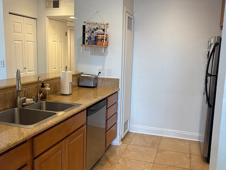 1605 E 2nd St #301 — Photo 9