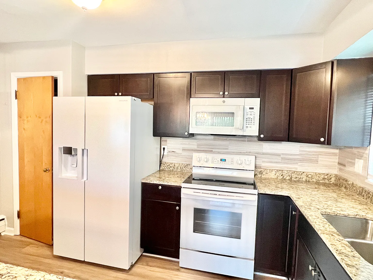 2 bed, 1200 sqft, $1,299 — Photo 3