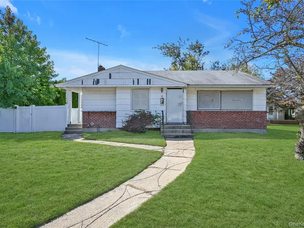 58 Amherst Lane, Hicksville, NY 11801