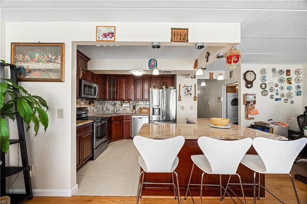 10815 Seaview Ave APT 40C photo 1