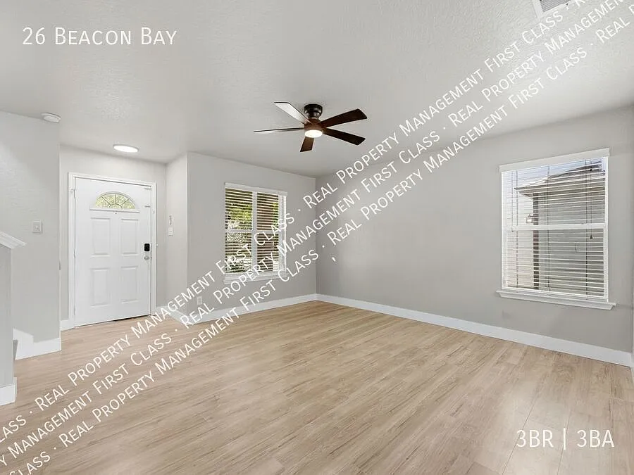 Renovated 3 BD, 2.5 BA next to the Bristol Place park! — Photo 4