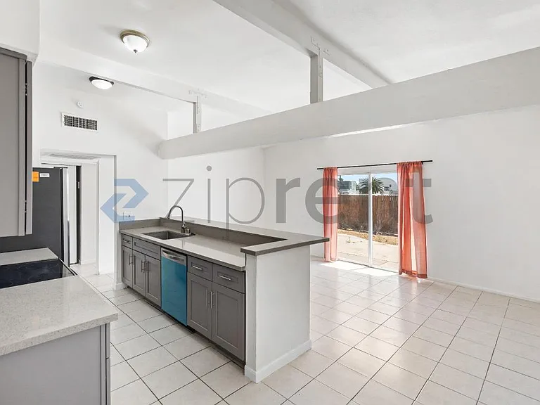 221 Milinane Dr — Photo 8