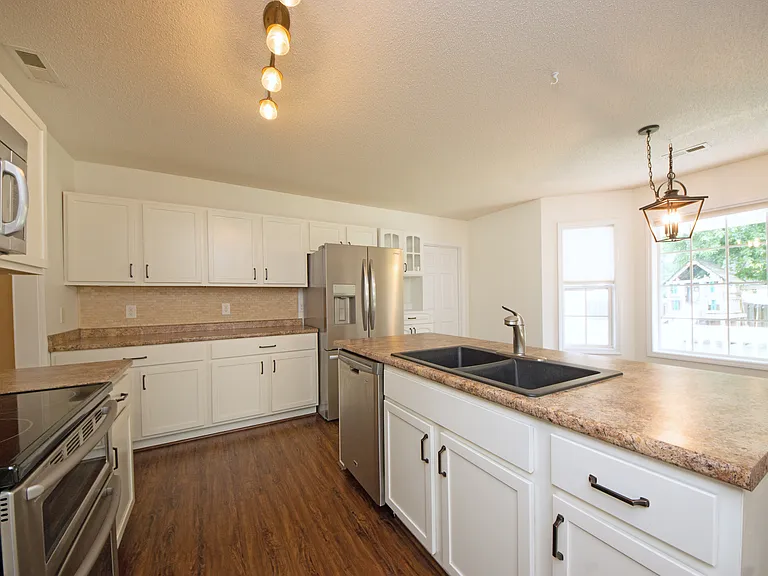 1112 Huff Dr — Photo 11