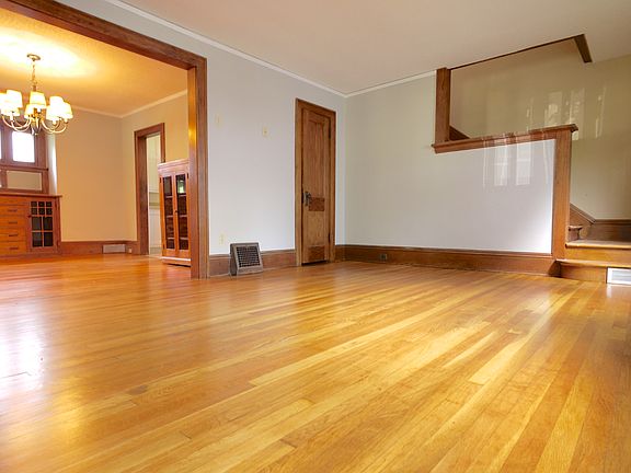 5th image of 1299 Edmund Ave