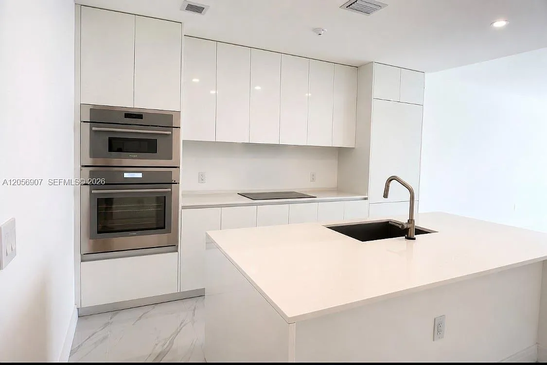 3 bed, 3.0 bath, 1283 sqft, $8,300 — Photo 3