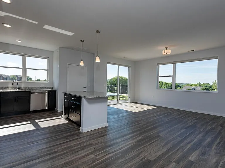 Midtown Reserve Apartment — Photo 5