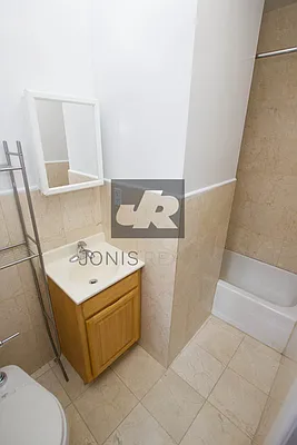 Rented by Jonis Realty | media 7