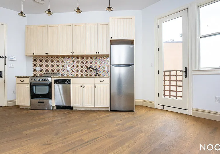 1355 Myrtle Ave #4R — Photo 1