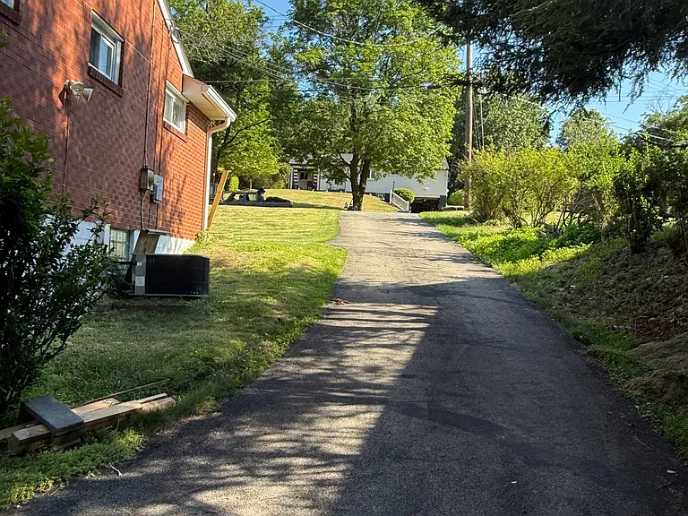 1423 Lakeside Dr — Photo 25