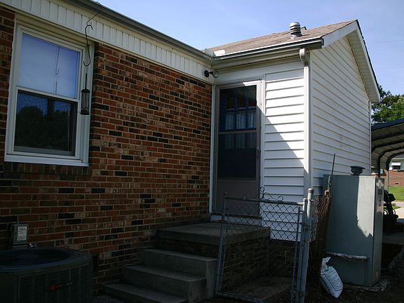 2nd image of 104 E Dale Dr