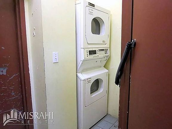 3rd image of 179 Orchard St APT 17