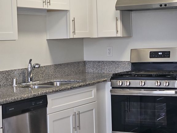3rd image of 451 W Wilson Ave APT 7
