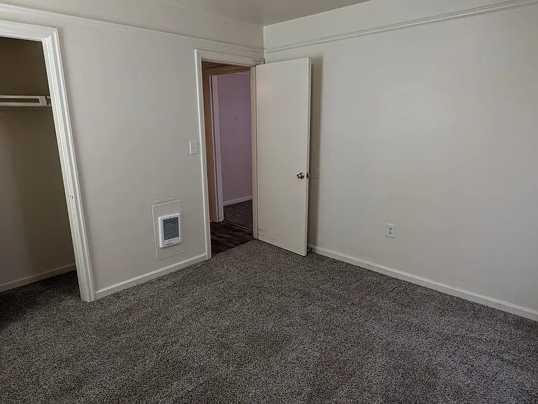 1066 Howard St SE — Photo 11