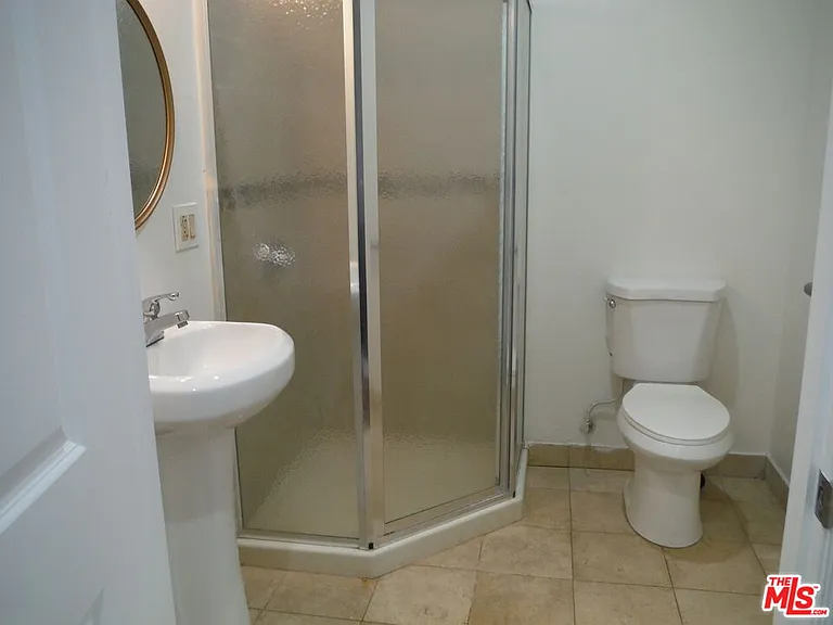 1821 W 12th Pl #2 — Photo 7
