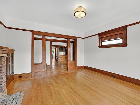 4th image of 1032 Santiago St