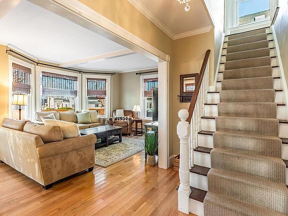 4th image of 21 Barton St