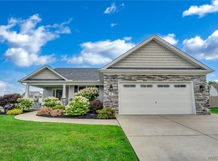 6 Clearview Dr, West Seneca, NY 14224