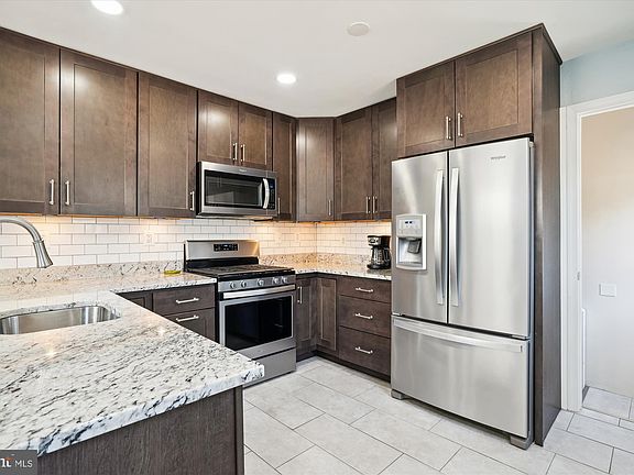2nd image of 4811 Wilwyn Way