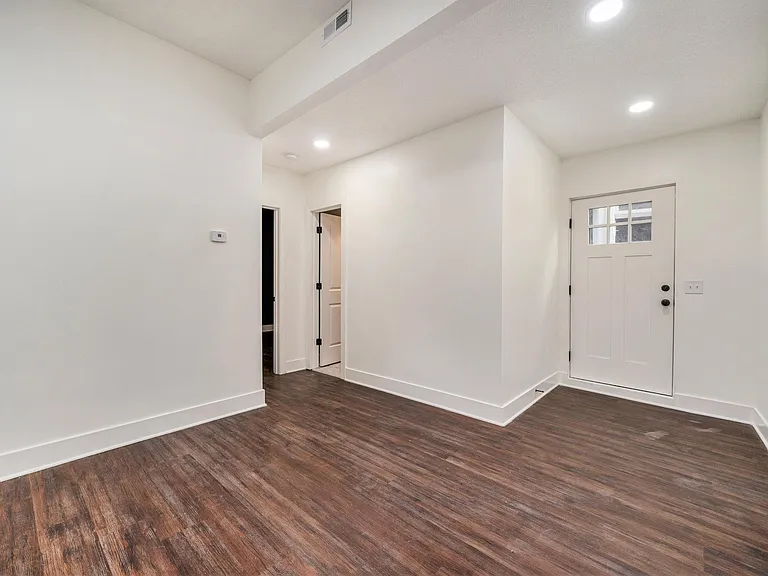 2828 Summit St — Photo 17