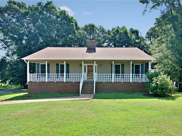 108 Windy Point N, Townville, SC 29689