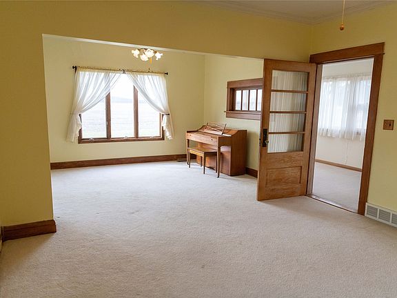 2nd image of 320 3rd St