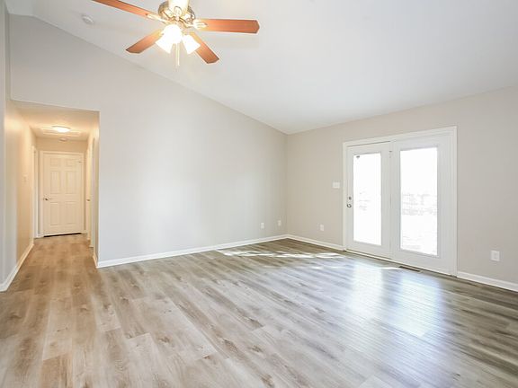 4th image of 6447 Coburn Ave