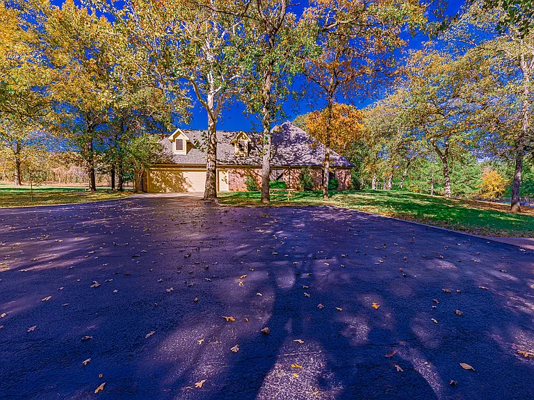 1606 S Hyde Park Ave — Photo 56