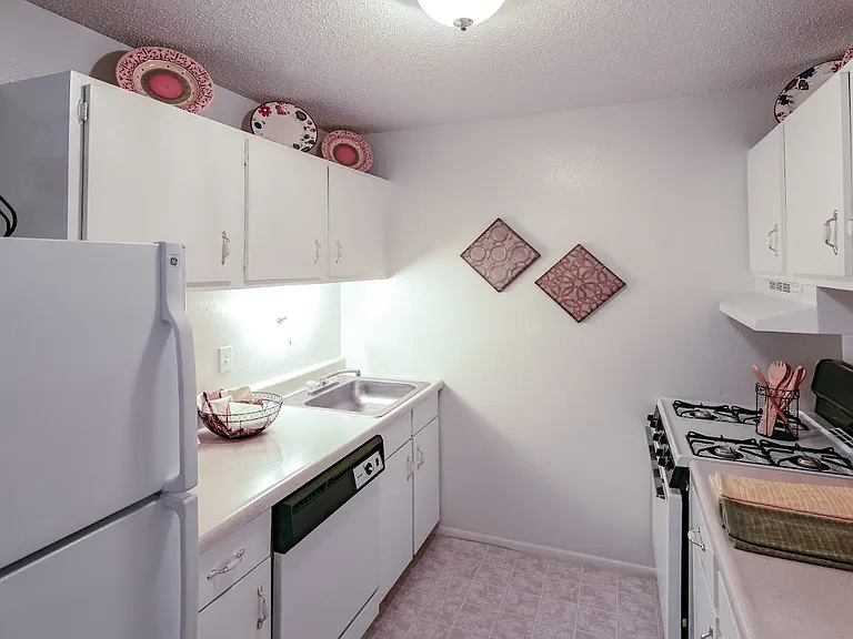 Whispering Lake Apartments — Photo 11