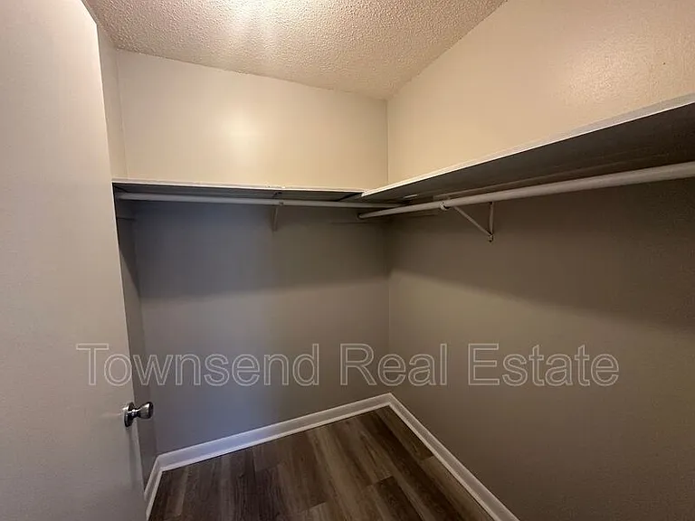 5853A Century Oaks Dr — Photo 10