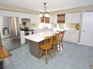 2 Verdi Ln, Londonderry, NH 03053