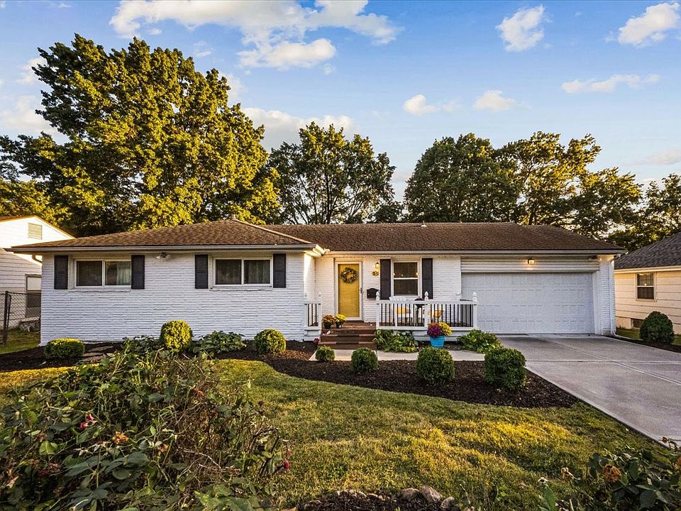 Front of house! Great front porch and 2 car garage!