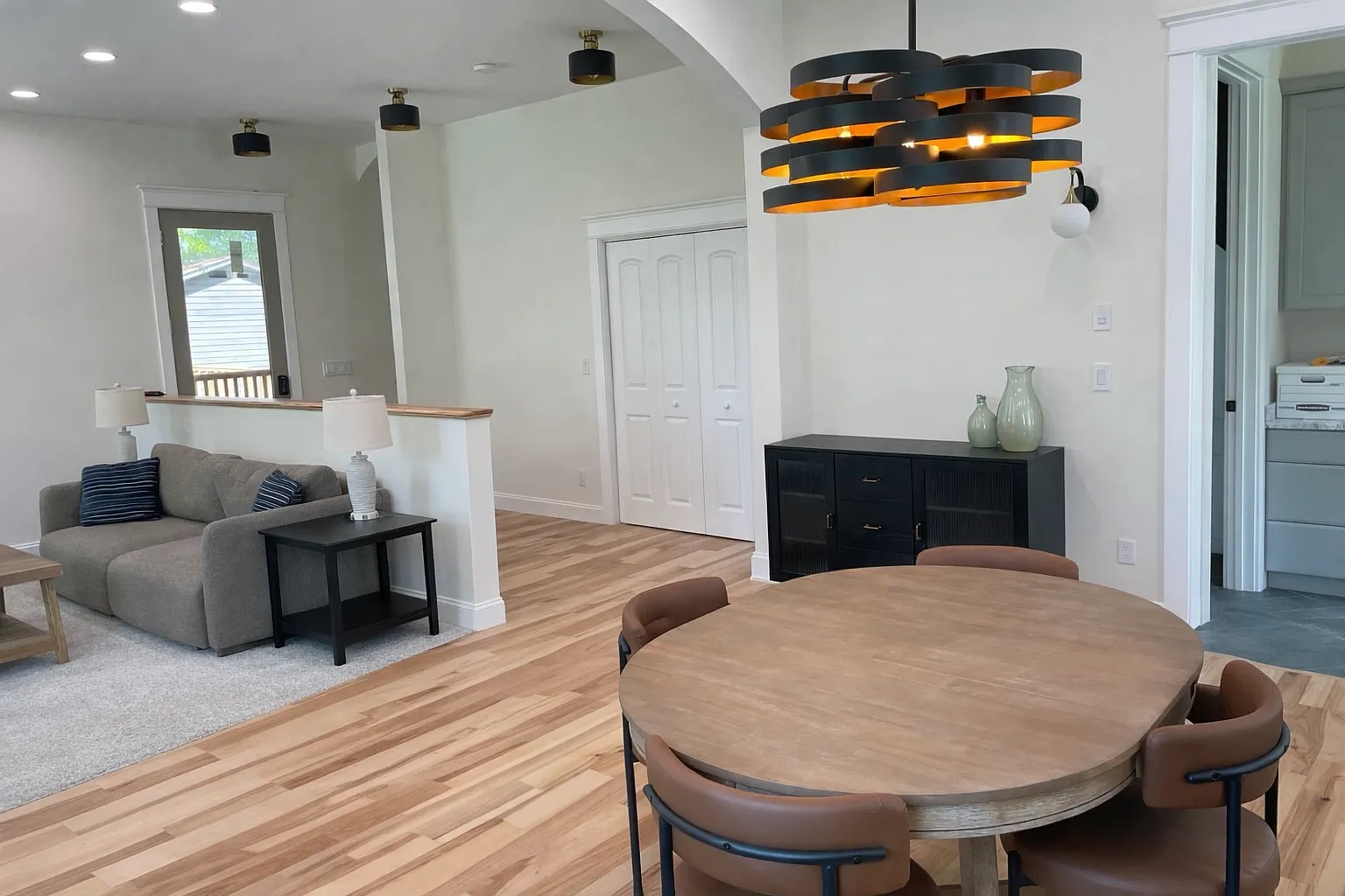 2 bed, 2.5 bath, 1600 sqft, $2,200 — Photo 4