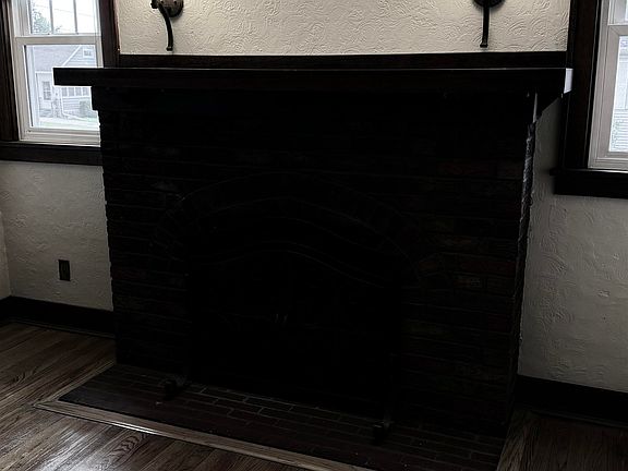 5th image of 73 N Sunset Ave