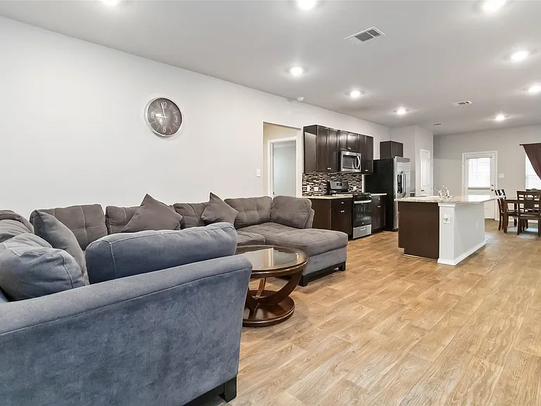 2845 Wolfcreek — Photo 4