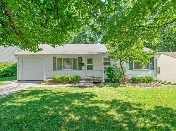 2226 W 74th Ter, Prairie Village, KS 66208