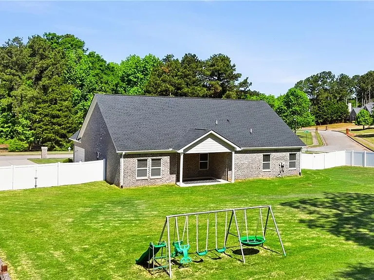 201 Cades Ct — Photo 32