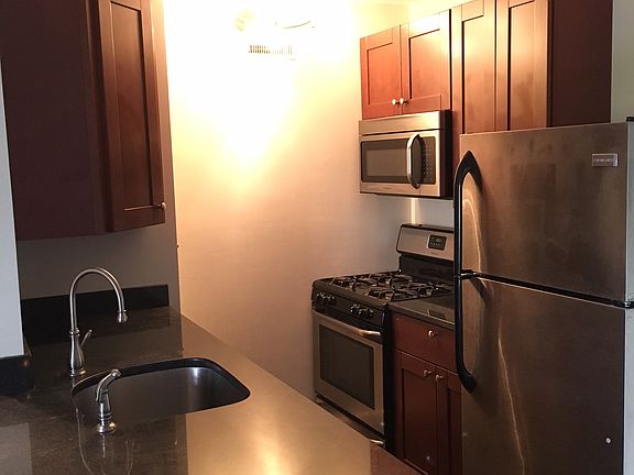4th image of 829 Greenwood Ave #40