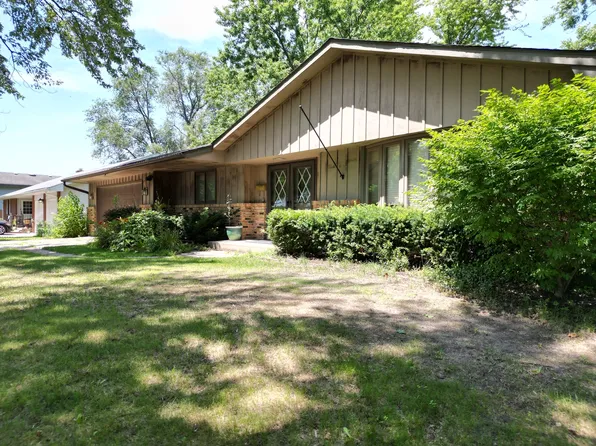 558 E Porter Ln, Watseka, IL 60970