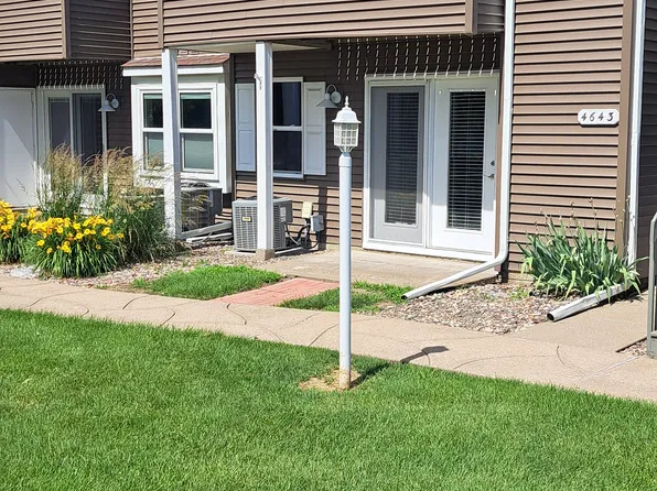 4643 Crow Creek Ct, Bettendorf, IA 52722