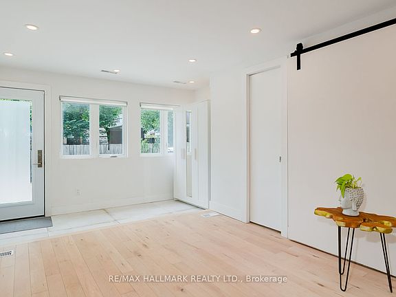3rd image of 37 Craven Rd